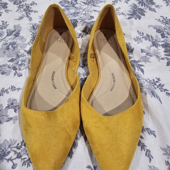 Time and Tru Women's Yellow Flats - Picture 1 of 5